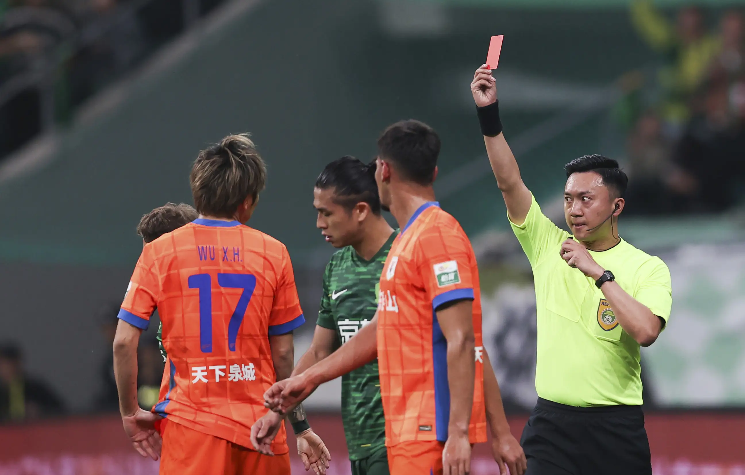 国安与山东鲁能足球比赛现场直播